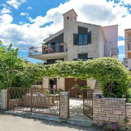 By The Sea Mirca, Brac - 732 アパート *