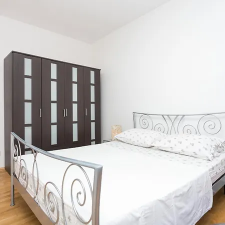 By The Sea Mirca, Brac - 732 アパート Mirce