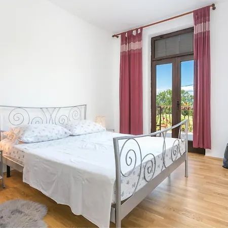 Apartment Apartments By The Sea Mirca, Brac - 732