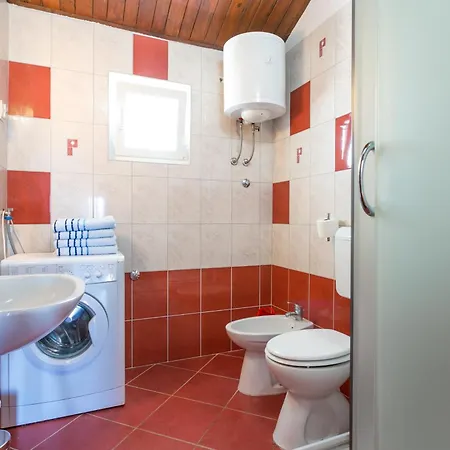 Apartment Apartments By The Sea Mirca, Brac - 732 Mirca (Brac)