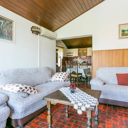 Apartments By The Sea Mirca, Brac - 732 Mirca (Brac)