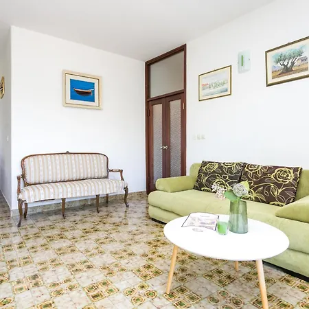 Apartments By The Sea Mirca, Brac - 732 Mirca (Brac)